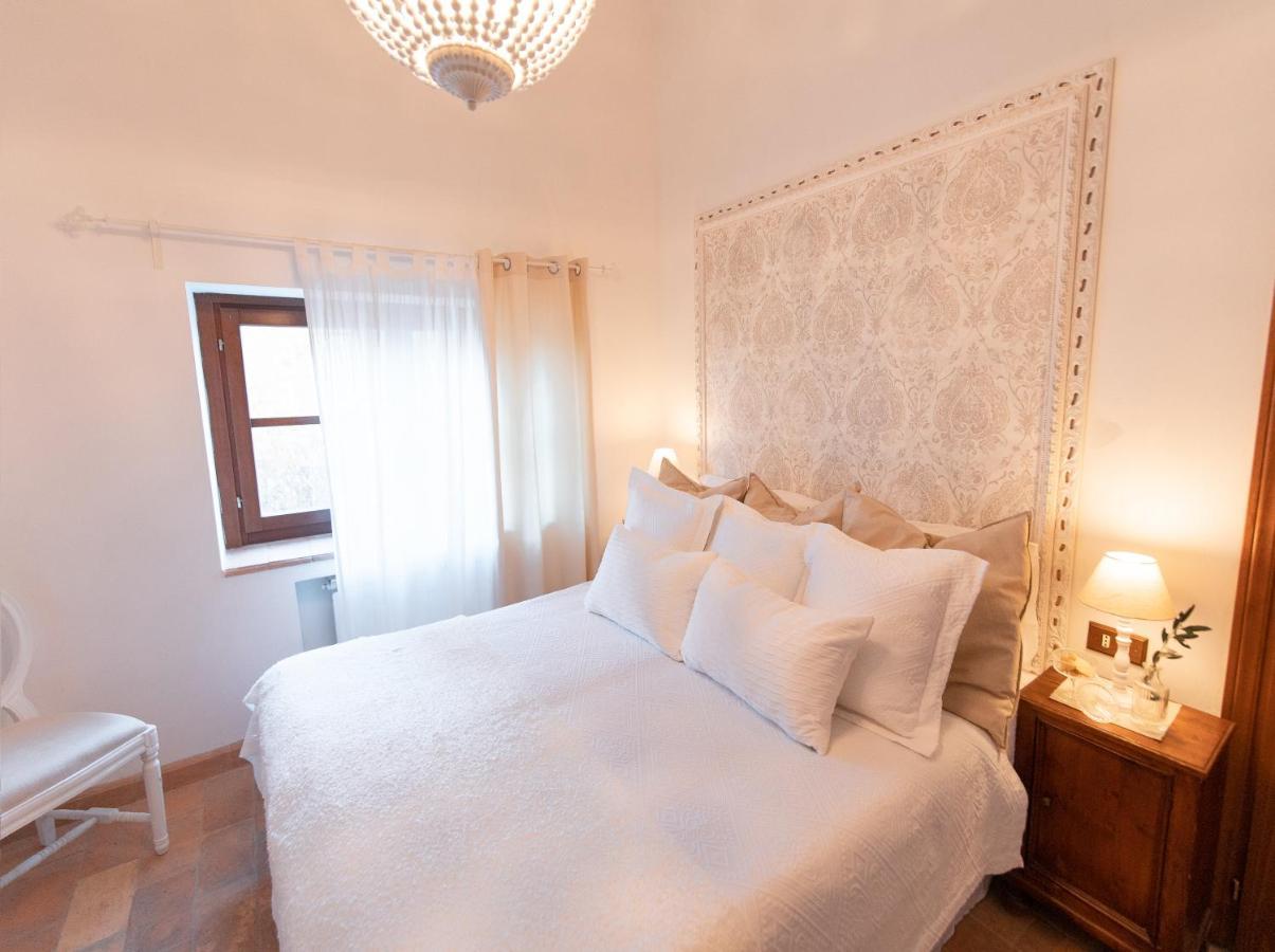 Agriturismo Borgo Di Campagna Il Tesoro Torre Alfina Bagian luar foto